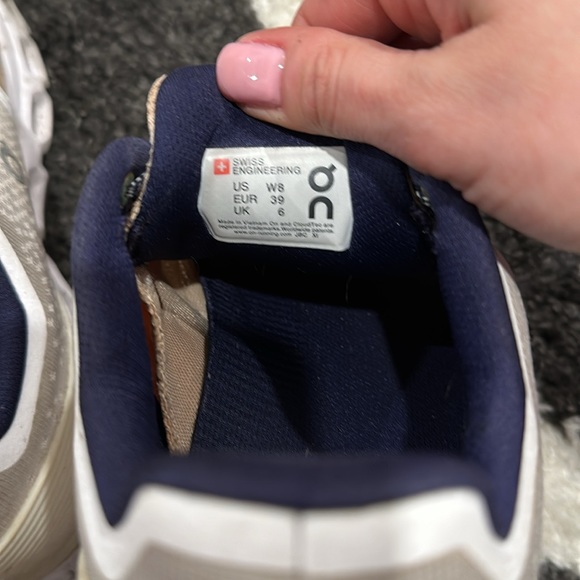 On clouds - Picture 4 of 5